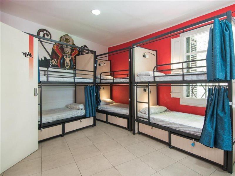 No Limit Graffiti Hostal *