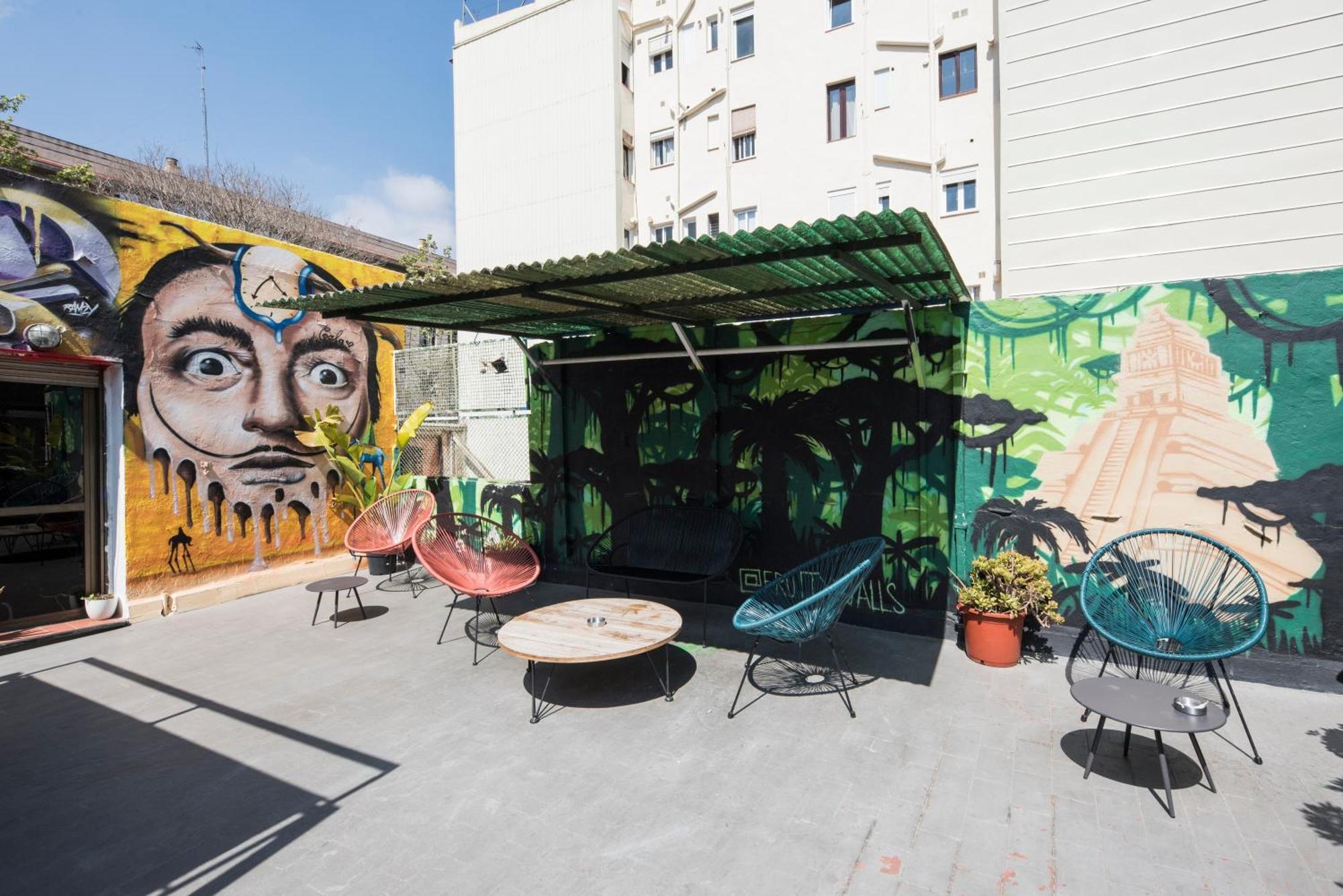 Hostal No Limit Graffiti *