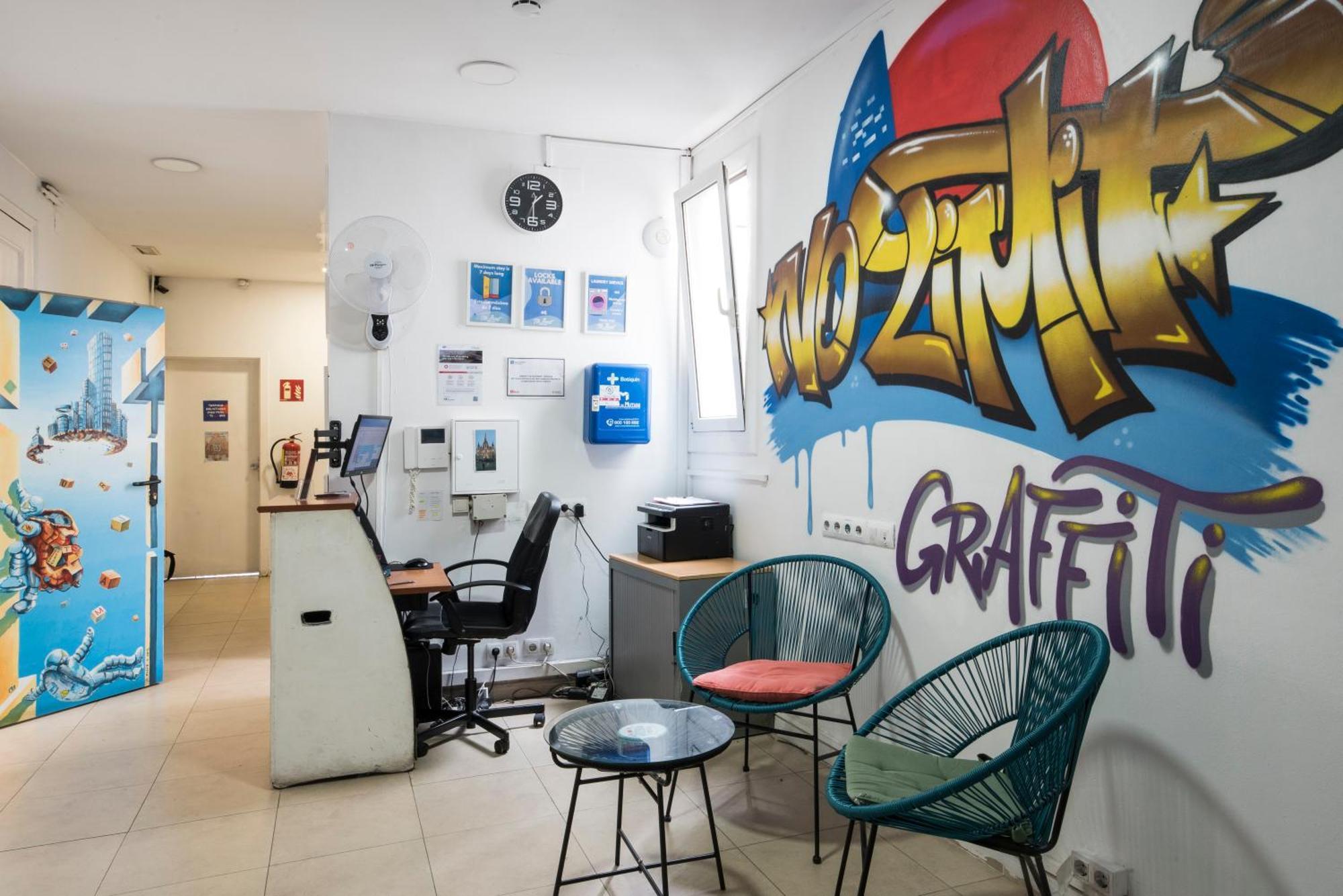 No Limit Graffiti Hostal Barcelona
