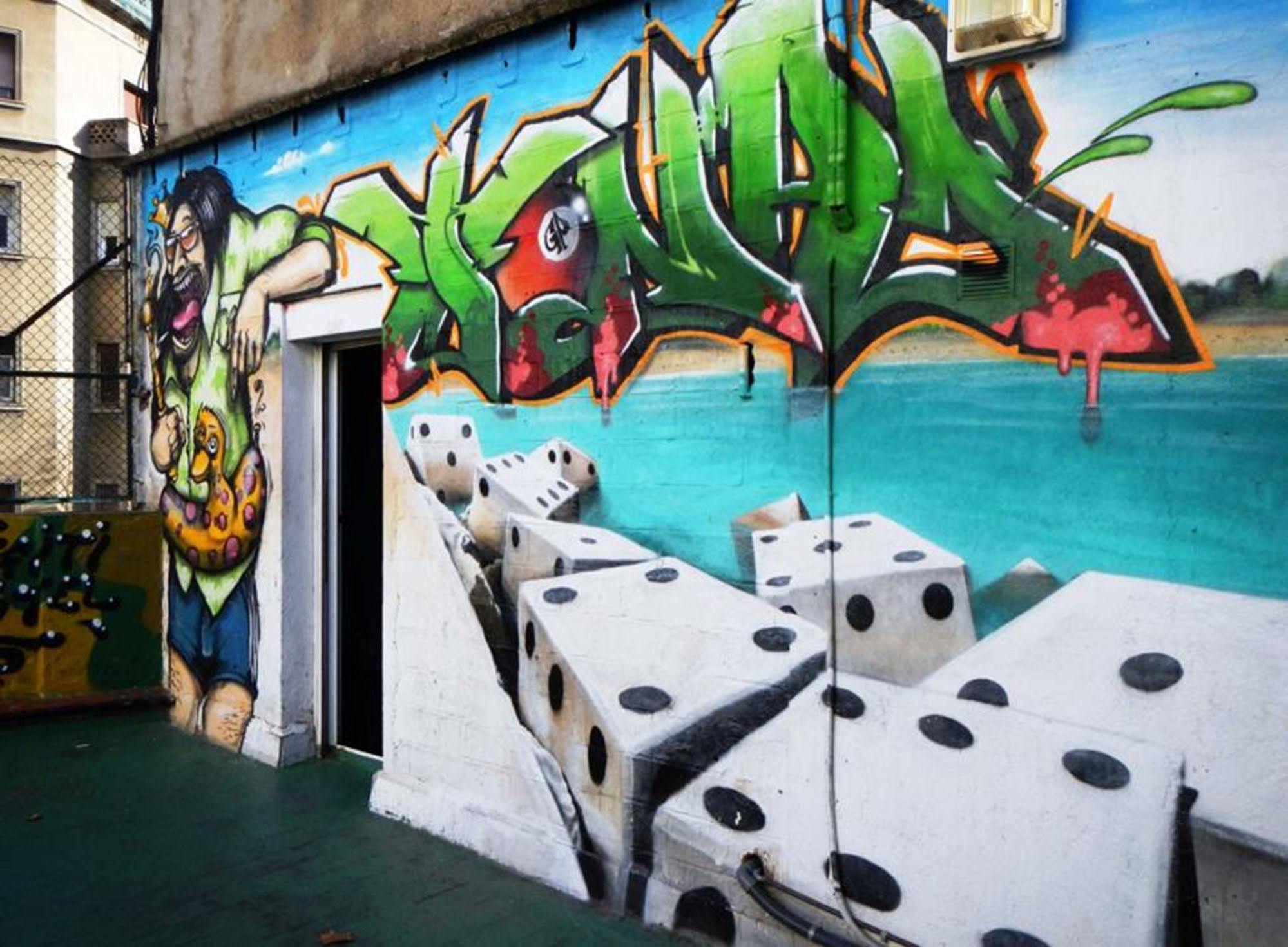Hostal No Limit Graffiti Barcelona